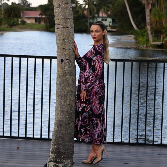 DEVORAH'S SECRET Modest Midi Dress Paisley Black & Pink / Regular& Plus sizes - Picture 4 of 6